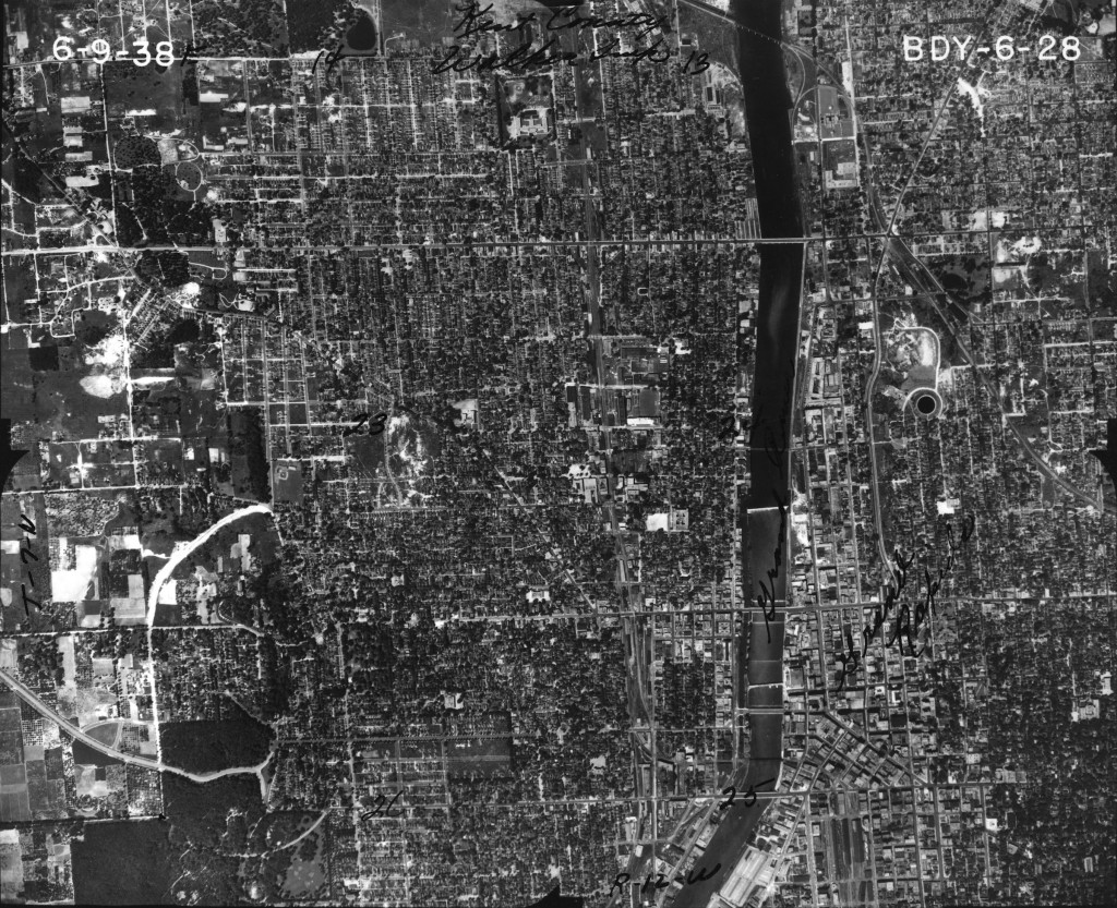 In 1938, the western suburban area of Grand Rapids had a lot of land used for farming. Not many houses were around this area.