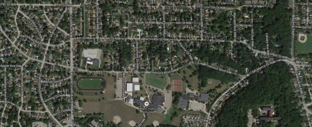 In 2013, there are now a lot more houses and sub-divisions in the western Suburban area in Grand Rapids. You can also see a clear shot of Union High School and Westwood Middle School, which were both not there in 1960.  