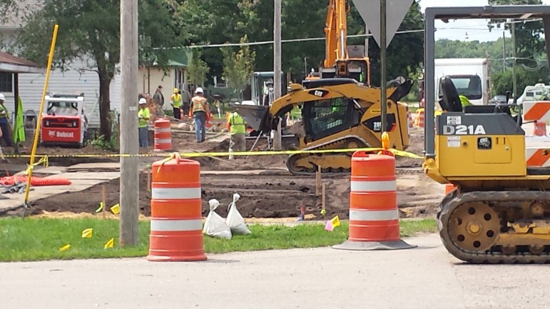Workers excavate DDT contaminated soil from yards in St. Louis, Mich. Image: David Poulson
