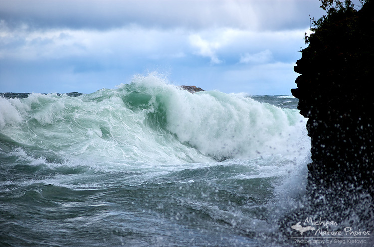 Large waves on Lake Superior. Image: Greg Kretovic, Flickr