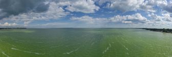 Algal blooms caused by runoff pollution cause Lake Erie water to appear green. Image: J. Carl Ganter/ Circle of Blue