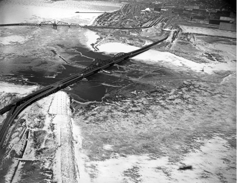 This photograph was taken in 1954. The Interstate Bridge is closest to the camera and the fixed span on the Superior end has been replaced with a trestle. Image: Minneapolis and St. Paul Newspaper Negative Collection, Minnesota Historical Society.