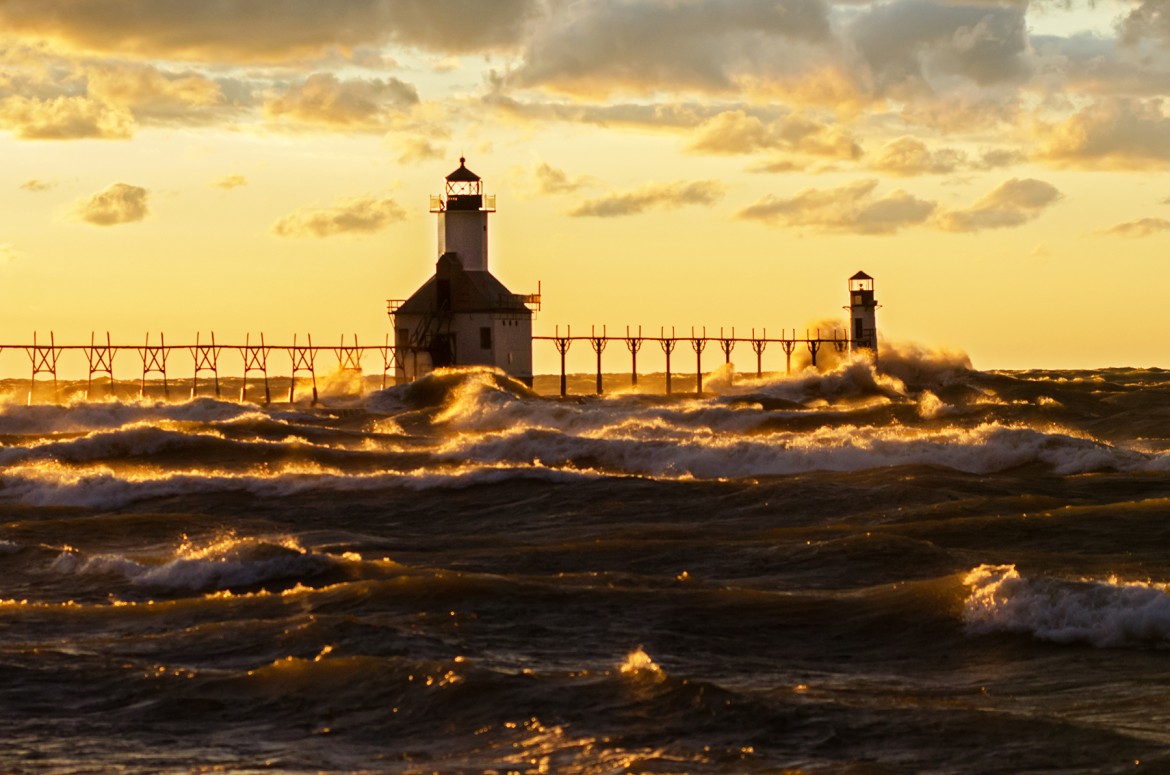 Photo Friday: Chasing Lake Michigan waves | Great Lakes Echo