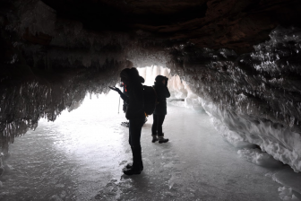 The Apostle Islands ice caves that formed during the cold 2013-2014 winter. Image: Daniel Titze