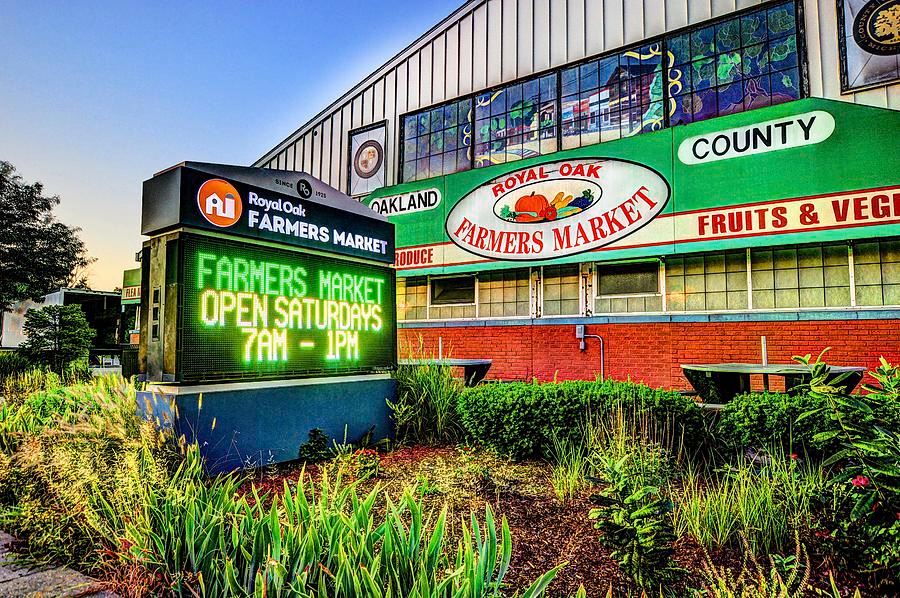 The Royal Oak Farmers Market sign and building.